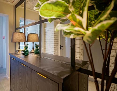 a room with a counter with a mirror and a plant at Hotel Bessunger Forst in Roßdorf