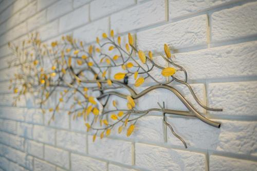 a painting of a branch with yellow flowers on a wall at Hotel Bessunger Forst in Roßdorf