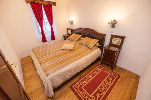 a bedroom with a bed and a window at Etno selo Stanišići Hotel Pirg in Dvorovi