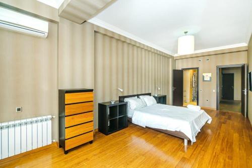 En eller flere senge i et værelse på Apartment On Mc Donalds