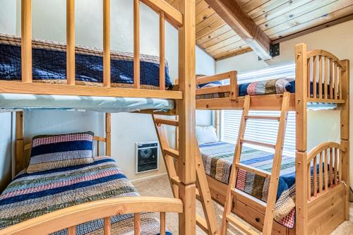 a bunk bed room with two bunk beds in a cabin at Courchevel 57 in Mammoth Lakes