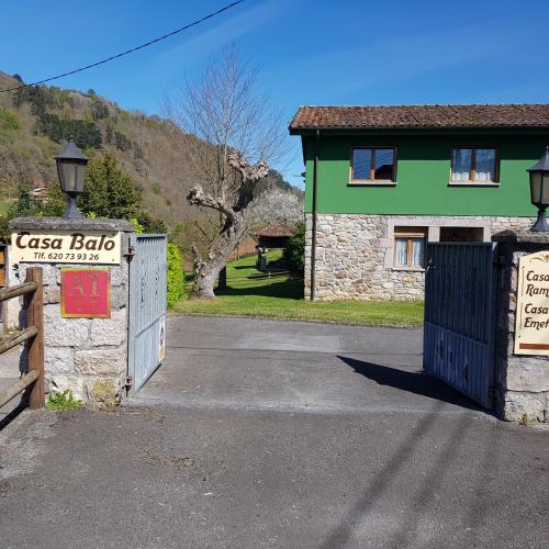 Vista general d'una muntanya o vistes d'una muntanya des de la casa o xalet