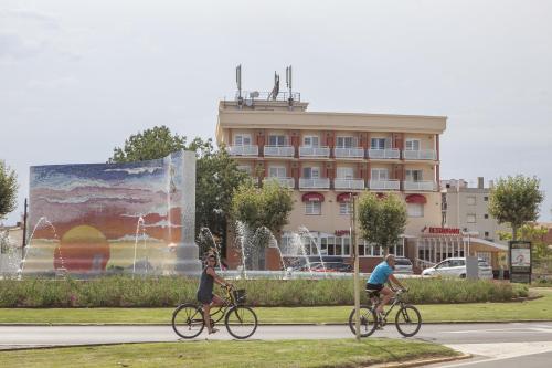 Foto dalla galleria di Hotel Silvia a Empuriabrava