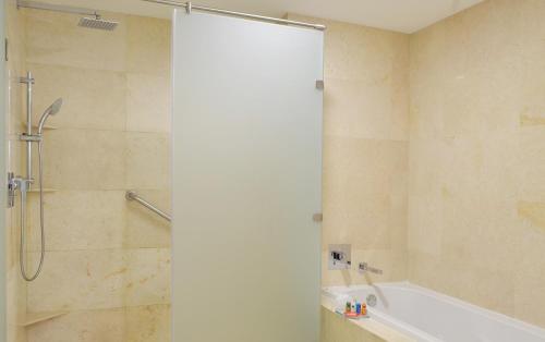 Un baño de Radisson Poliforum Plaza Hotel Leon