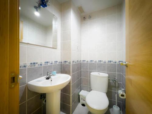 A bathroom at Holidays2Malaga Huerto de Monjas en centro historico & Fibra WIFI