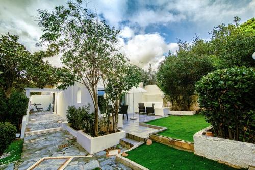 LIVAS Athens Voula garden bungalow