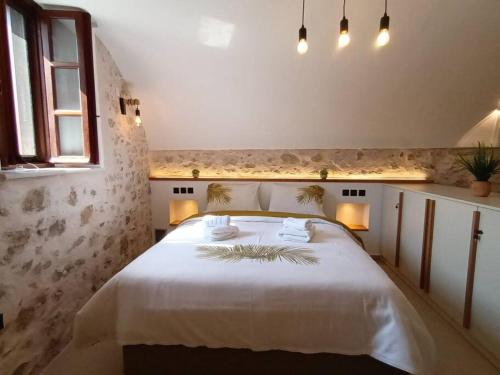 Ένα ή περισσότερα κρεβάτια σε δωμάτιο στο Tsolakis Luxury House 2