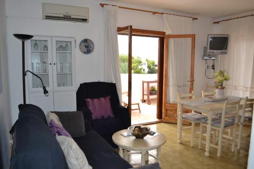 a living room with a couch and a table at Rotonda Apartaments in Felanitx