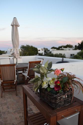 a basket of flowers on a table on a patio at Rotonda Apartaments in Felanitx