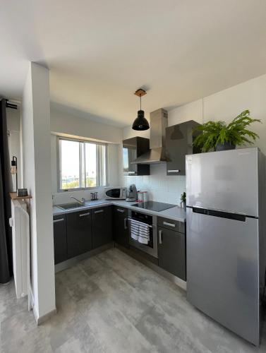 Kuchyň nebo kuchyňský kout v ubytování Superbe appartement en rez-de-jardin avec vue mer