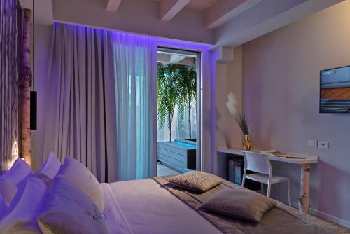 a bedroom with a bed and a desk and a window at Hotel Locanda Al Piave ***S in San Donà di Piave