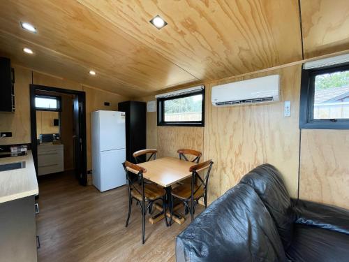 Kuchyň nebo kuchyňský kout v ubytování Havelock North Holiday Park