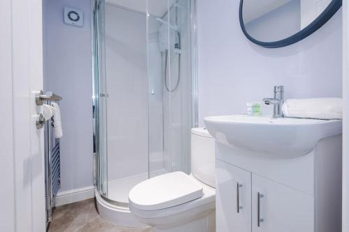 a bathroom with a toilet and a sink and a shower at Spacious modern apartment in central location - free parking in Liverpool