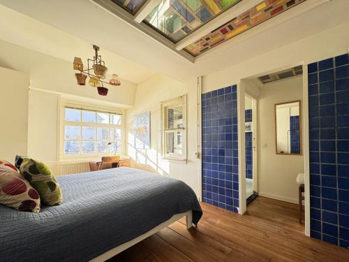 a bedroom with blue tiles on the walls and a bed at Apartment in former Bathhouse. Free Parking in Amsterdam