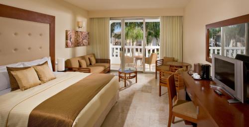Una cama o camas en una habitación de Grand Riviera Princess - All Inclusive