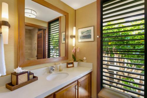 Fotografie z fotogalerie ubytování Oceanfront Breezy Corner Unit w Air Conditioning- Alekona Kauai v destinaci Koloa