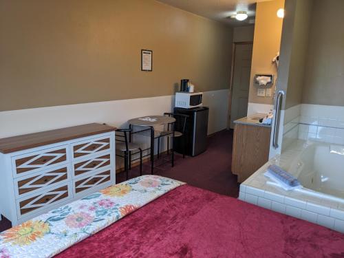 Postel nebo postele na pokoji v ubytování Hillcrest Inn