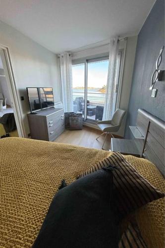 Photo de la galerie de l'établissement appartement bord de la plage, à Dinard