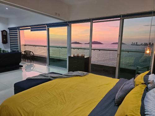 La mejor vista de la Bahía en el puerto!