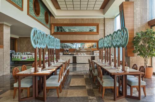 Restaurace v ubytování Hilton Dalaman Sarigerme Resort & Spa