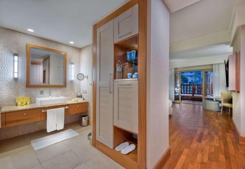 Koupelna v ubytování Hilton Dalaman Sarigerme Resort & Spa