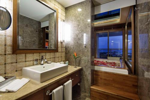 Koupelna v ubytování Hilton Dalaman Sarigerme Resort & Spa