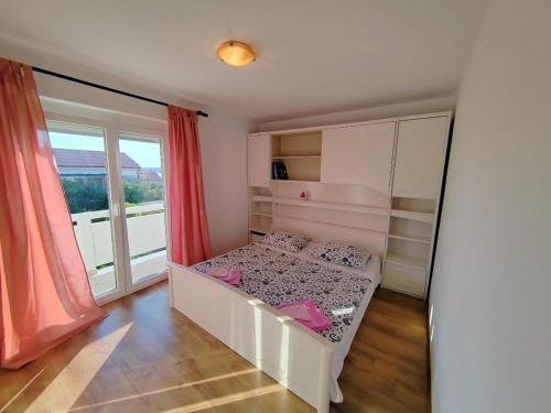Apartments with parking space Barbat, Rab - 22217