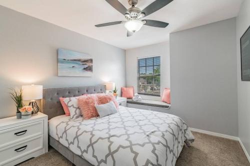 a bedroom with a bed and a ceiling fan at (HGR) Poolside Paradise: Vacation retreat. (Heated Pool) in Tampa