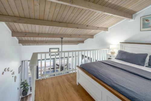 a bedroom with a bed and a wooden ceiling at B5 Pikake in Honokowai