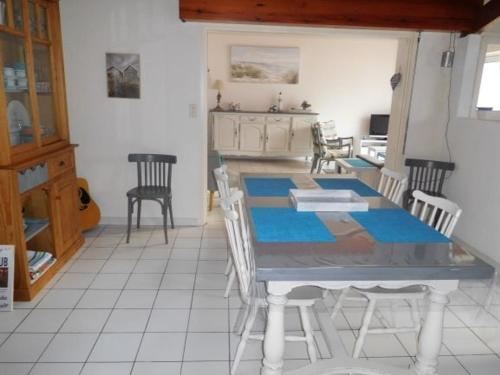 Photo de la galerie de l'établissement Villa familiale avec terrasse près plage - FR-1-476-149, à La Faute-sur-Mer