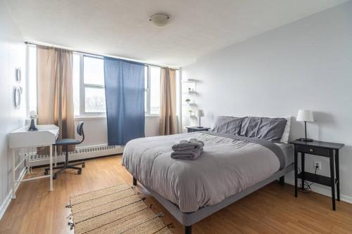 Bright & Spacious 2-BDRM Apt #6A, Patio – Photos 2