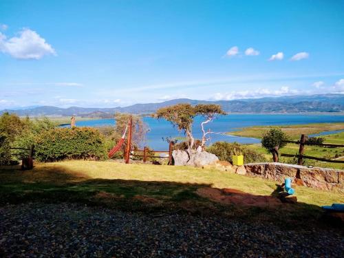 a park with a view of the water at Chalet Laguna Sagrada de Fuquene in Fúquene