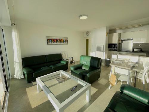 Photo de la galerie de l'établissement Bel appartement T3 lumineux à 50m de la plage pour 5 personnes - Saint-Jean-de-Monts - FR-1-323-311, à Saint-Jean-de-Monts