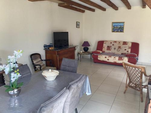 Photo de la galerie de l'établissement Maison tout confort à 100m de la plage, jardin, parking, proche commerces - Saint-Jean-de-Monts - FR-1-323-500, à Saint-Jean-de-Monts