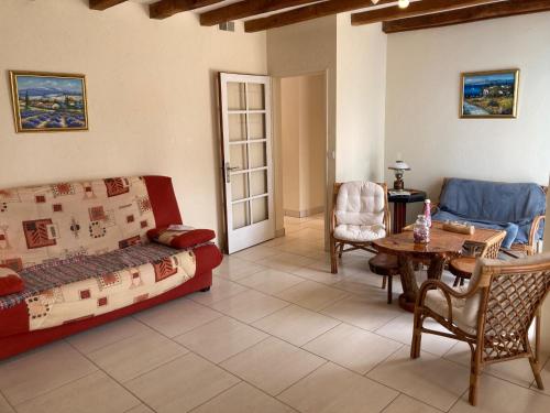 Photo de la galerie de l'établissement Maison tout confort à 100m de la plage, jardin, parking, proche commerces - Saint-Jean-de-Monts - FR-1-323-500, à Saint-Jean-de-Monts