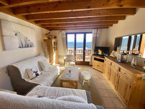 Les Angles - T4 Duplex 3 chambres - 6 pers, Parking, prox. commodités - FR-1-758-19