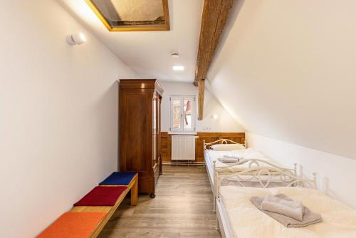 a room with three beds in a attic at Ferienwohnungen Metzgerpost in Altensteig