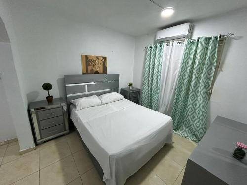 Posteľ alebo postele v izbe v ubytovaní Casa en Villa Marchena azua
