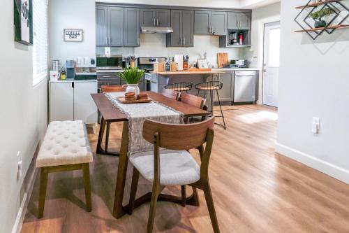 a kitchen with a table and chairs in a room at Charming Disneyland Retreat - Sleeps up to 12 w Game Room, Pool Table, EV w King Bed in Midway City