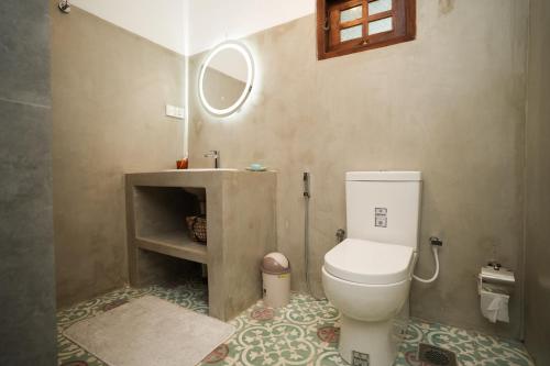 a small bathroom with a toilet and a sink at Summer House - Private villa close to International Airport BIA in Ja-Ela
