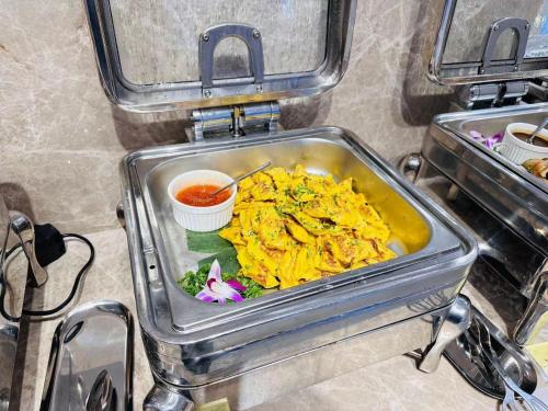 Makanan di atau berdekatan hotel