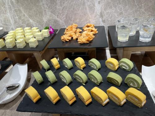 Makanan di atau berdekatan hotel