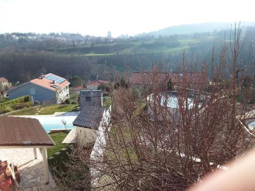 Πισίνα στο ή κοντά στο Maison calme avec piscine et vue imprenable.