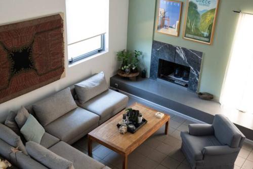 Posezení v ubytování Varkiza Minimal Residence-5minSea