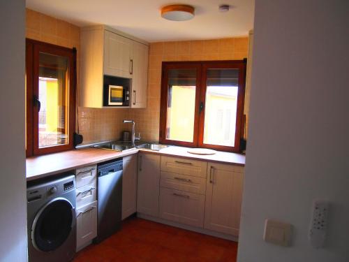 a kitchen with a sink and a dishwasher at Alojamiento Rural Los Hacheros in Tragacete