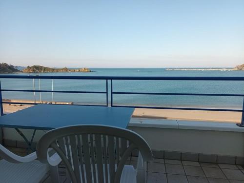 514 - Appartement 1 chambre vue mer en bordure de la plage du centre d'Erquy