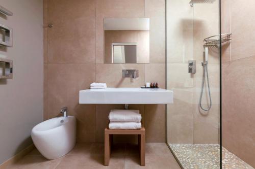 Ένα μπάνιο στο You & Me Beach Hotel