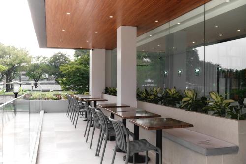 a row of tables and chairs in a restaurant at Casa Veles Hotel in Mariveles