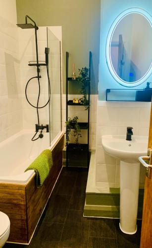 a bathroom with a sink and a tub and a toilet at The Fifth Quarters, Grade II Listed Apartment, The Lace Market, NG1, City Centre, Nottingham, Sleeps 4 in Nottingham