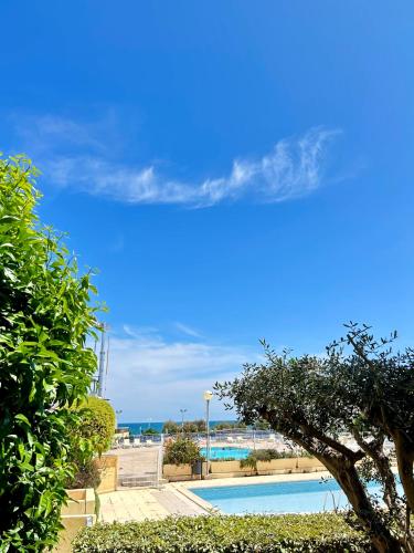 Photo de la galerie de l'établissement Le Mahana, vue mer, à 50m de la plage, au Cap d'Agde